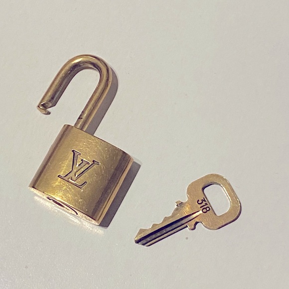 LV - Louis vuitton lock and key - Picture 2 of 5